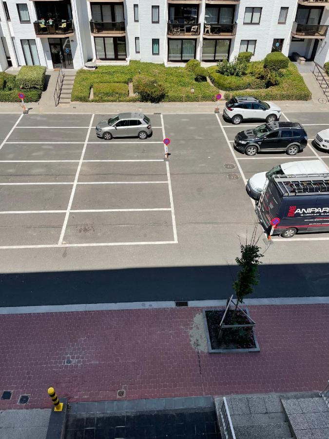 303 Place Leopold 1er A A 100m De La * De Panne